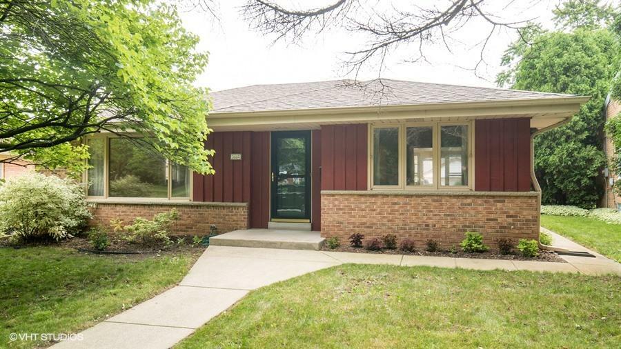 Property Photo:  5684 N Milwaukee River Pkwy  WI 53209 