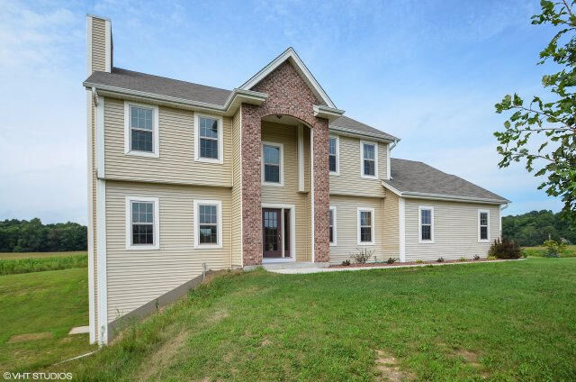 Property Photo: 1748 Scenic Dr WI 53040