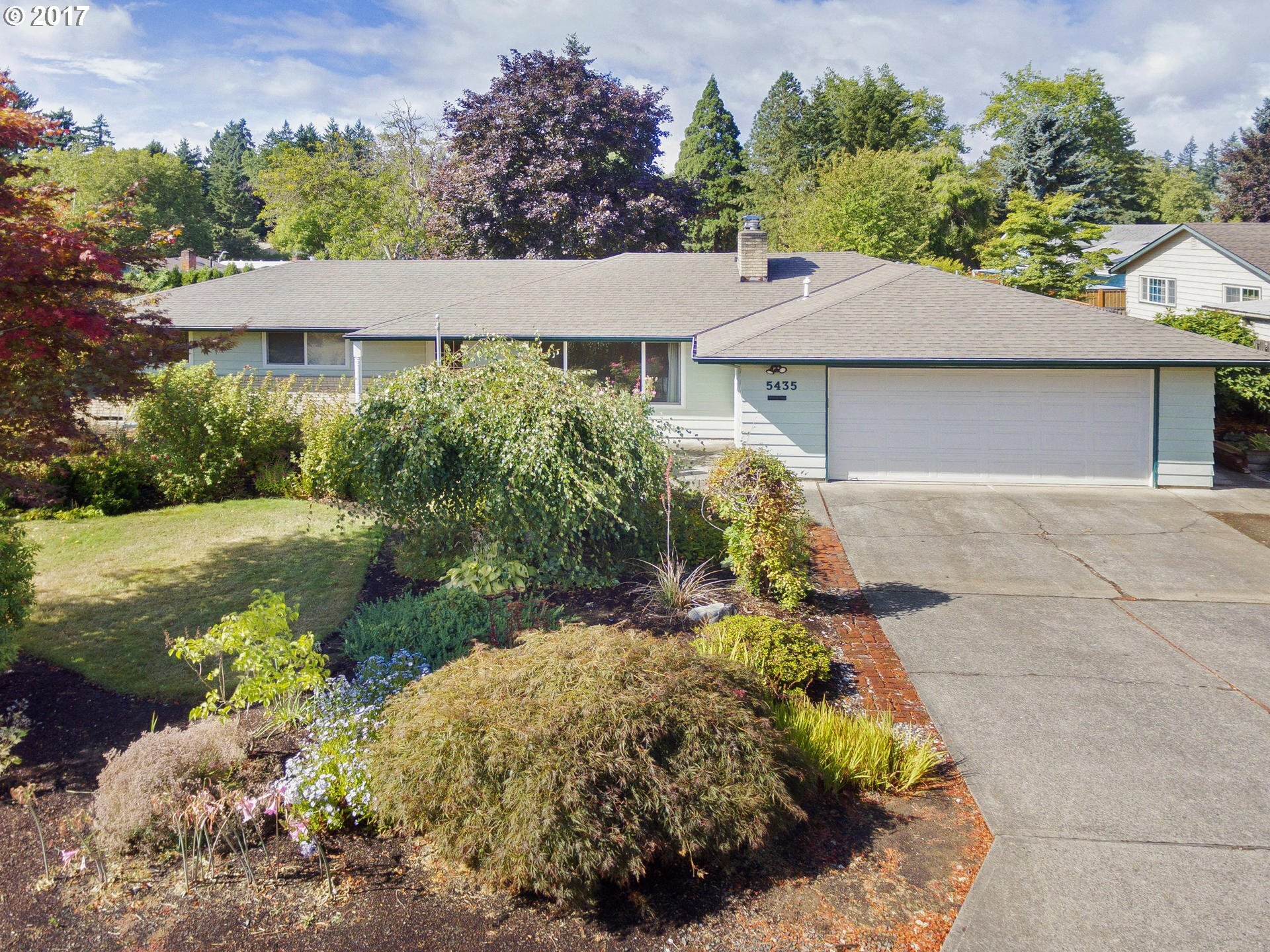 Property Photo:  5435 SW 195th Ave  OR 97078 