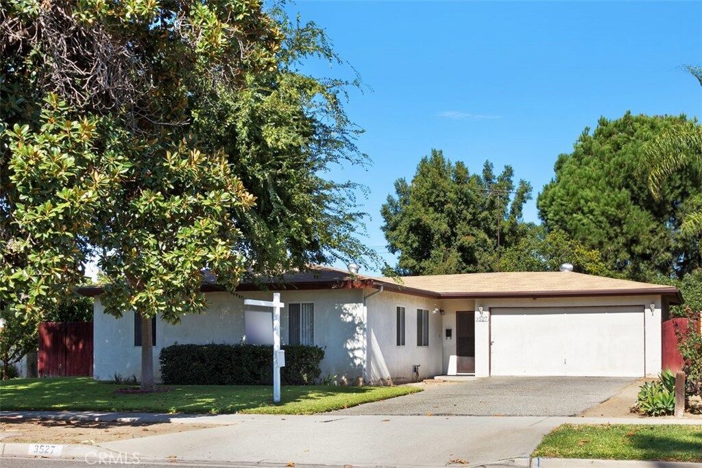 Property Photo:  3527 Bellwood Street  CA 92504 