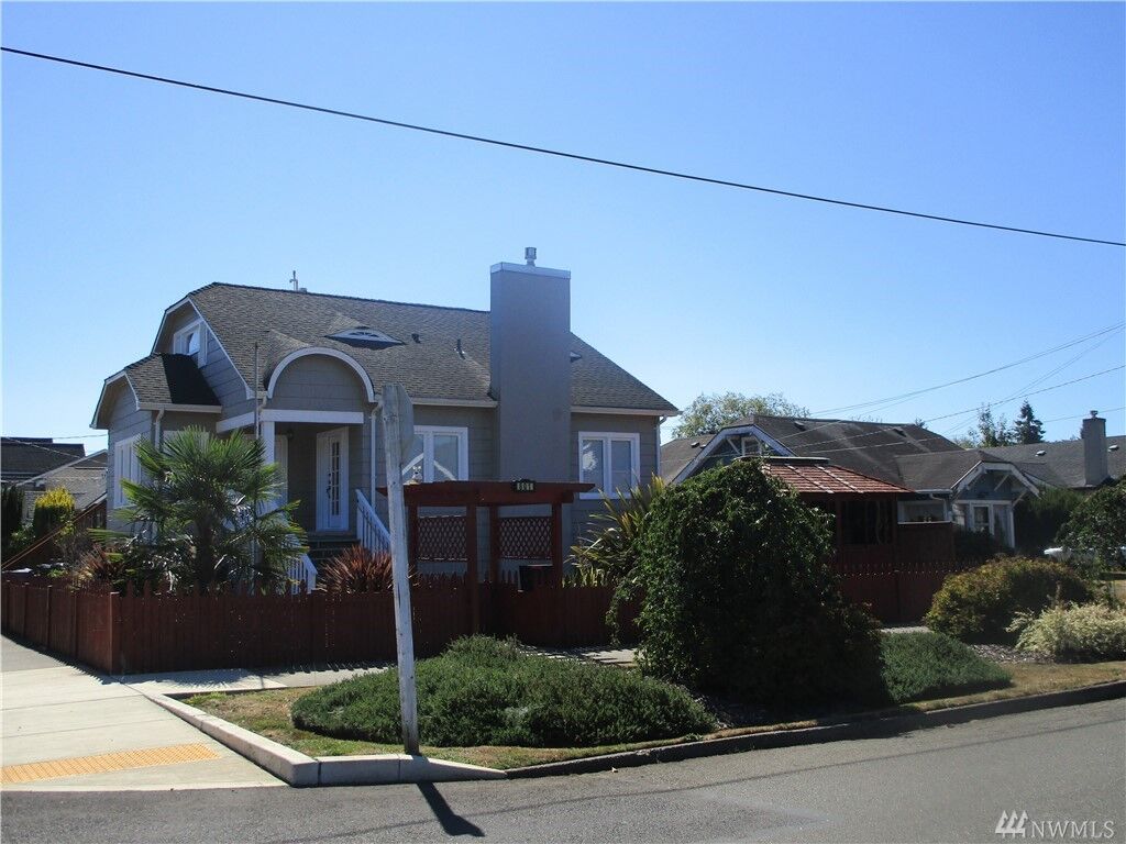 Property Photo:  801 Spruce St  WA 98550 