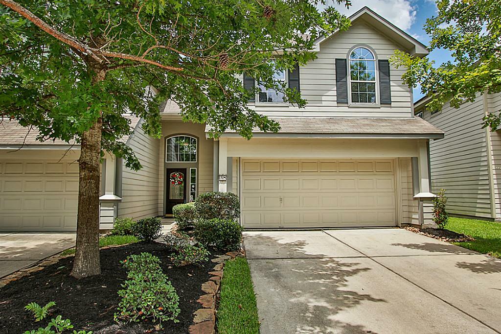 Property Photo:  38 E Burberry Circle  TX 77384 