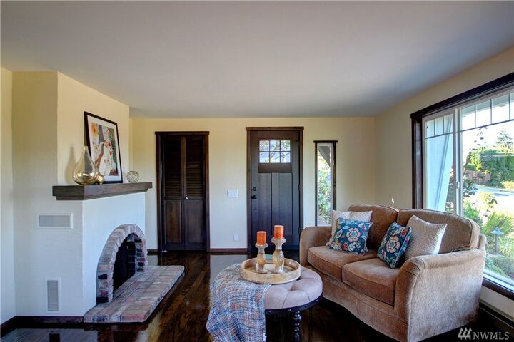Property Photo:  2730 216th St SW  WA 98036 