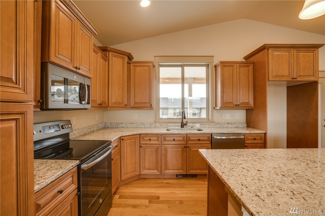 Property Photo:  479 Hemlock Ct NW  WA 98802 