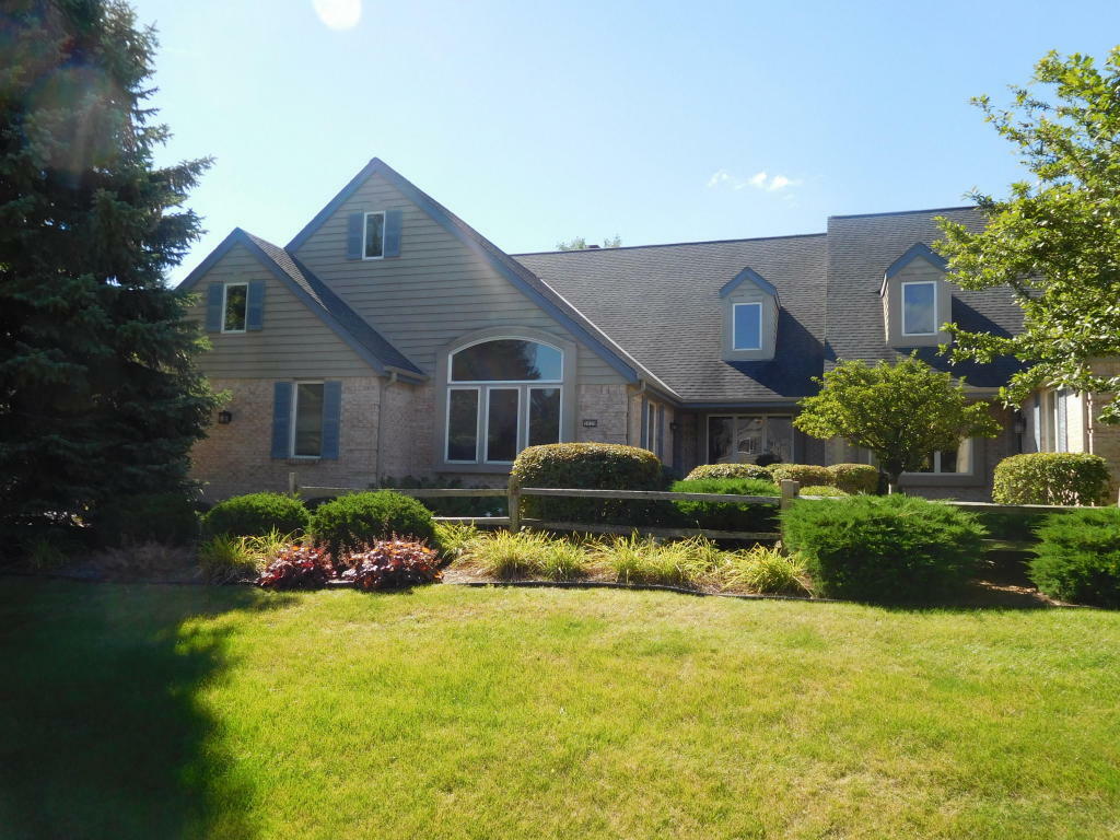 Property Photo:  2629 W Lake Isle Dr  WI 53092-2451 