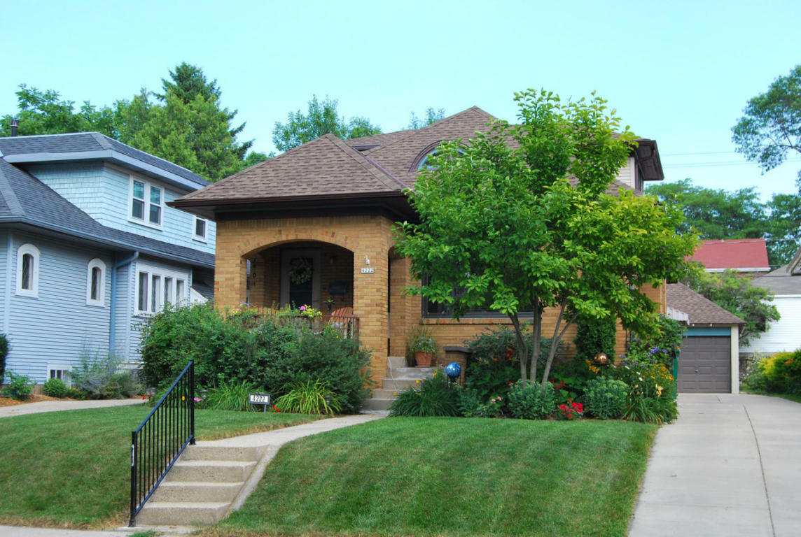 Property Photo:  4222 N Larkin St  WI 53211 