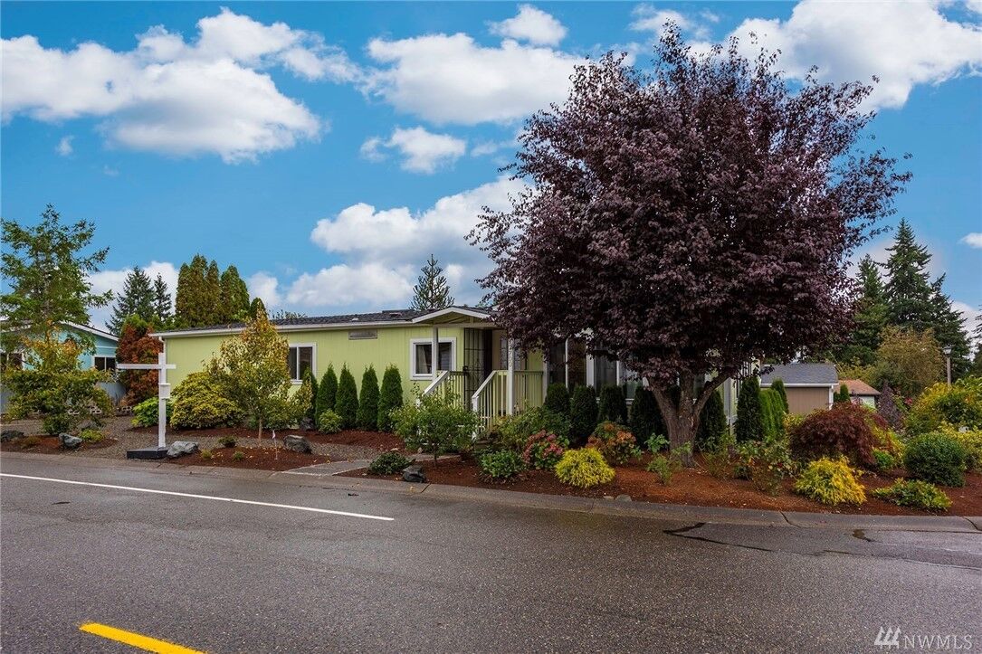 Property Photo:  12700 Hollyhills Dr NE  WA 98011 