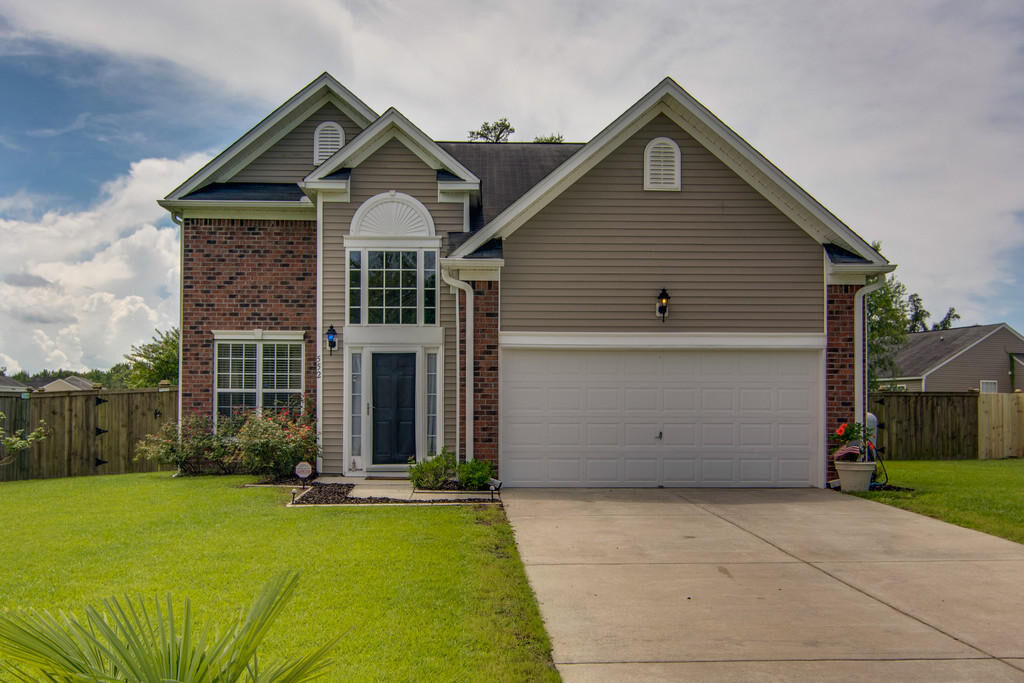 Property Photo:  552 English Oak Circle  SC 29461 