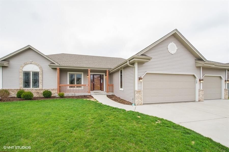 Property Photo: 820 Pinehurst Dr WI 53149