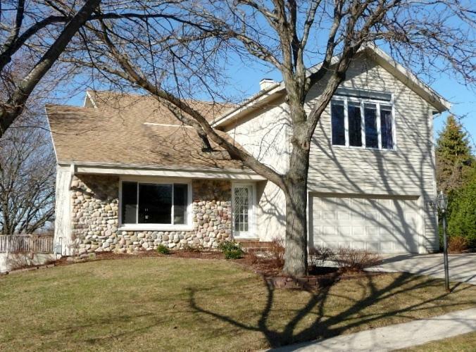 Property Photo: 2965 Coventry Ln WI 53188-1350
