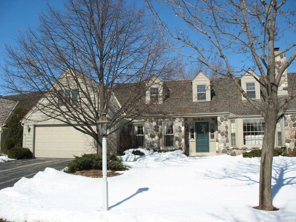 Property Photo:  1428 W Westport Cir  WI 53092-5753 