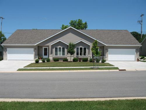 Property Photo: 1540 Bluebell Dr WI 53027-8402