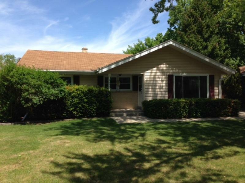 Property Photo: 9436 W Palmetto Ave WI 53222-1556