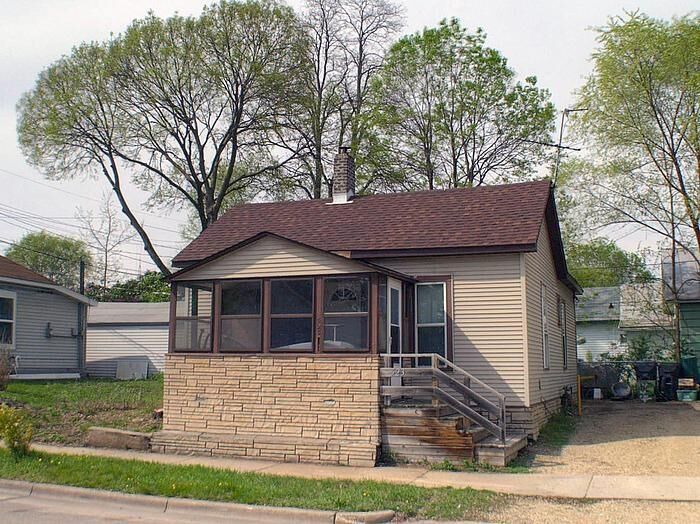 Property Photo:  523 Car St  WI 54603 