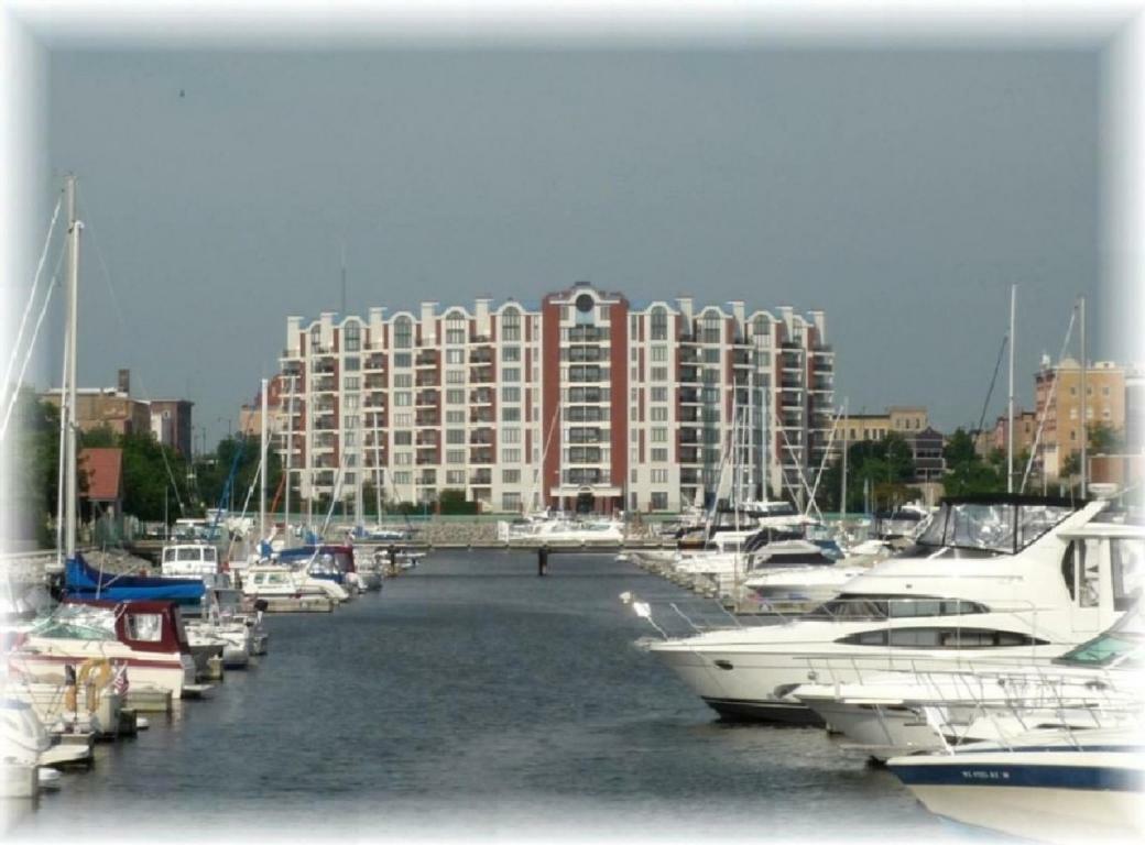 Property Photo: 333 Lake Ave 607 WI 53403
