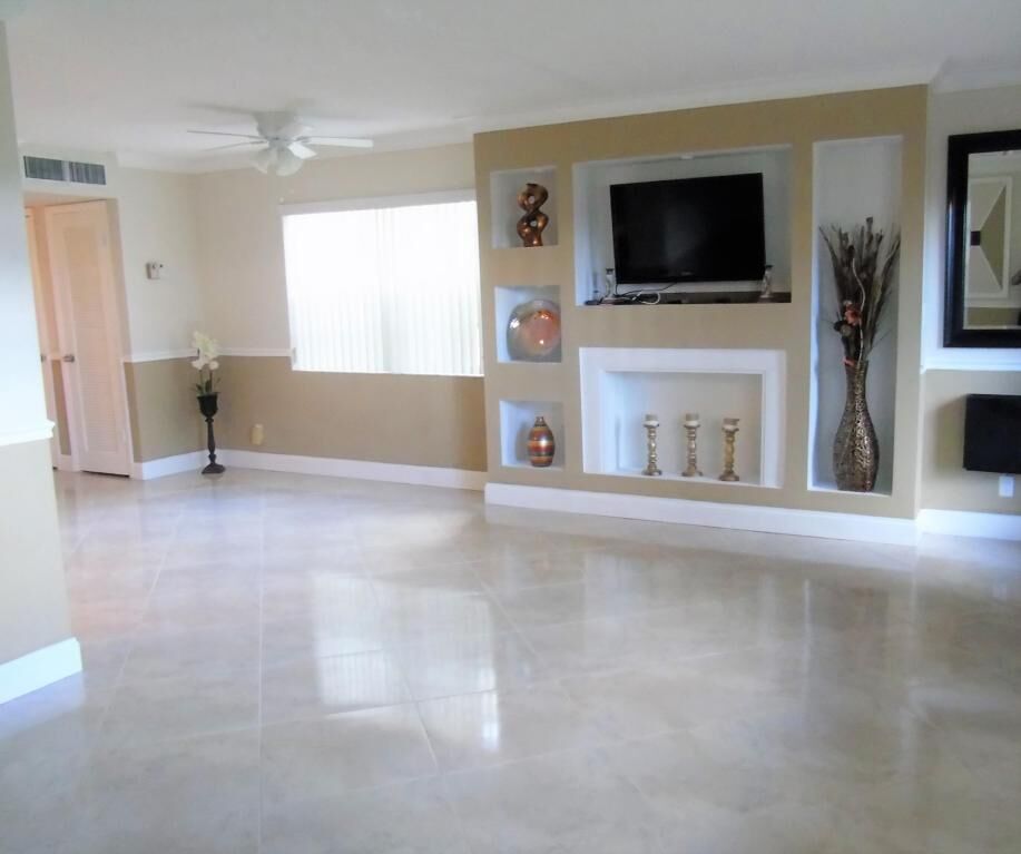 Property Photo:  839 Flanders R 839  FL 33484 