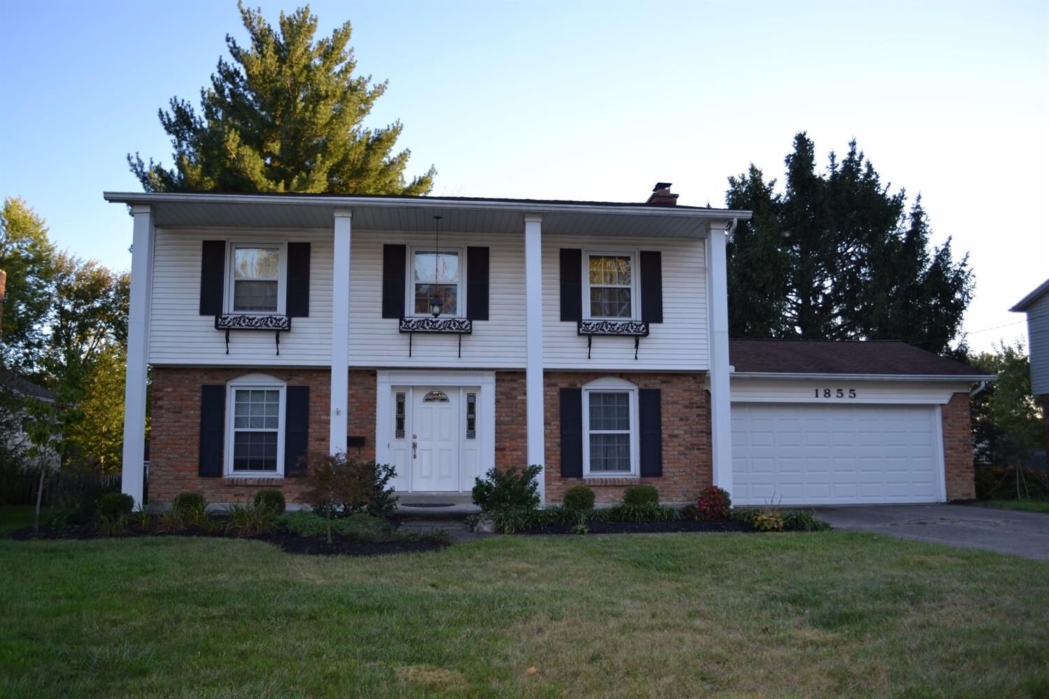 Property Photo: 1855 Vanderbilt Drive OH 45140