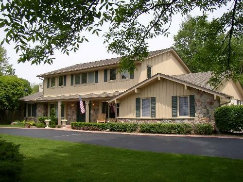 Property Photo:  405 Bunker Hill Dr  WI 53005-7941 