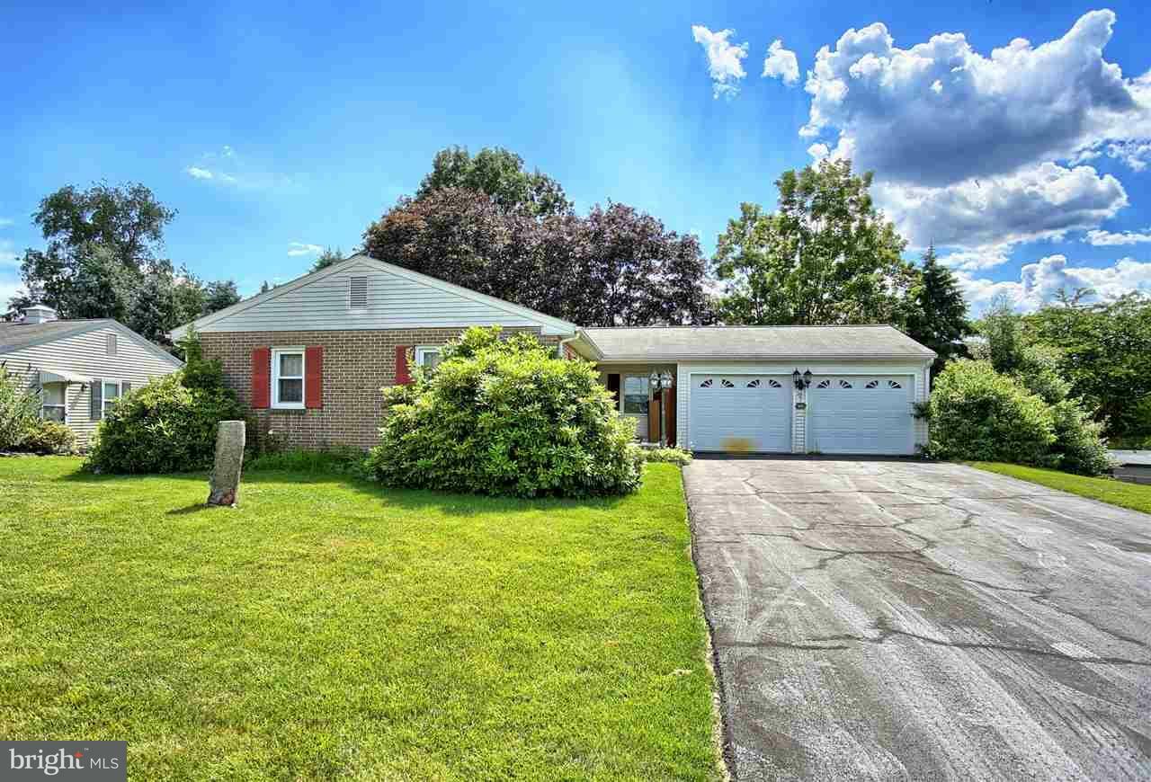 Property Photo:  2208 Boxwood Lane  PA 17055 