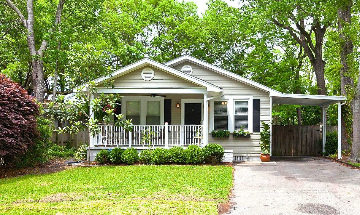 Property Photo: 212 Live Oak Avenue SC 29407