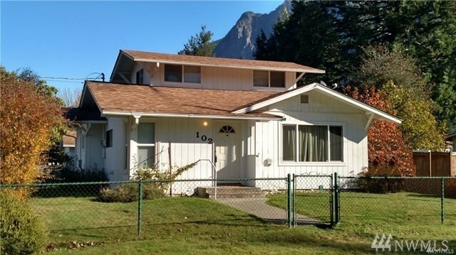 Property Photo:  104 E 5th St  WA 98045 