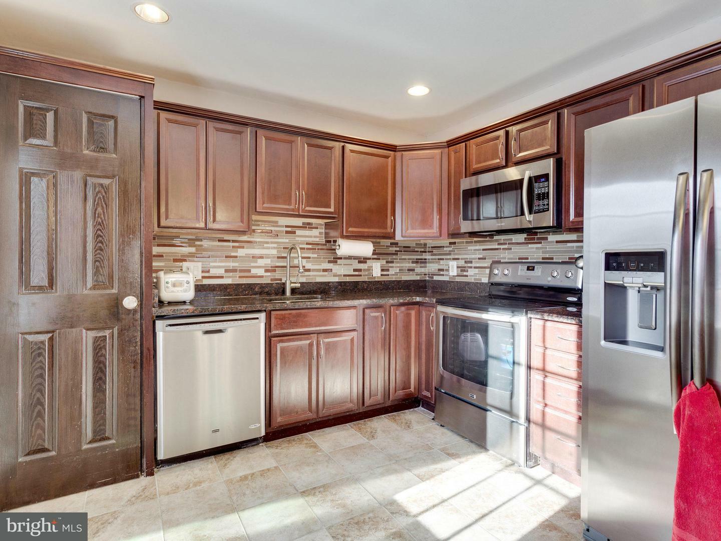 Property Photo: 613 Poplar Road VA 20164