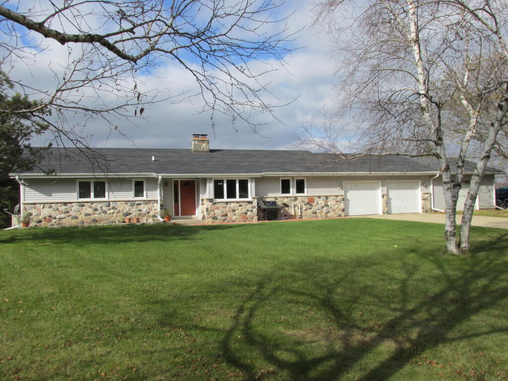 Property Photo: 8409 Hilltop Ln WI 53040-9229