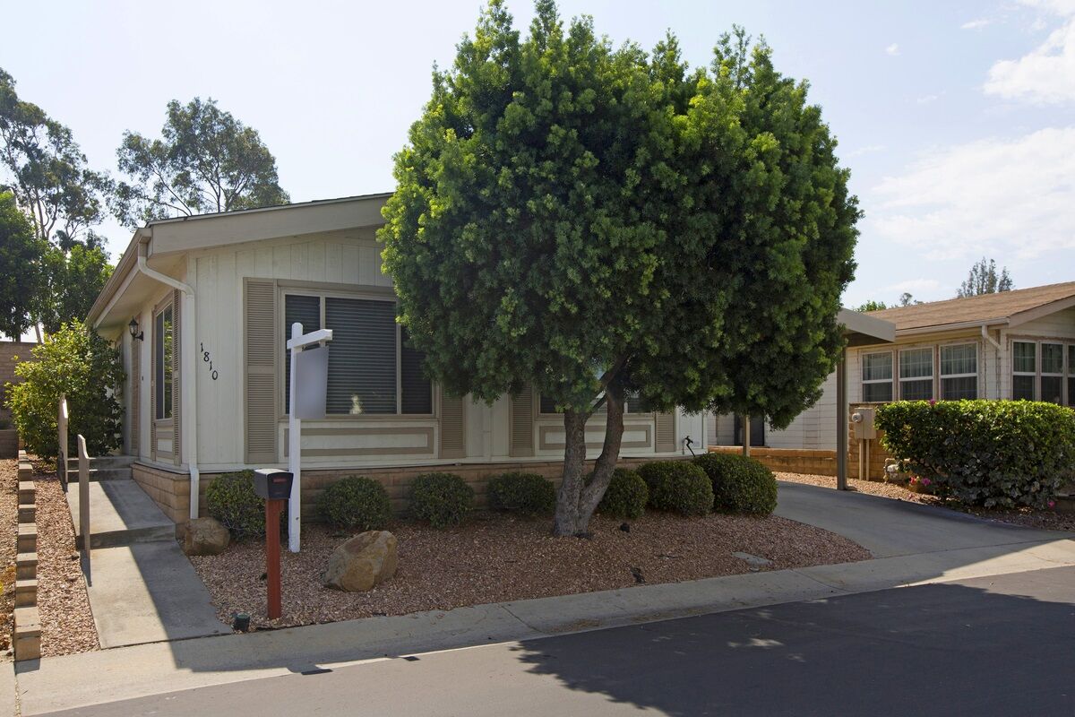 Property Photo:  1810 Lynx Glen 70  CA 92026 