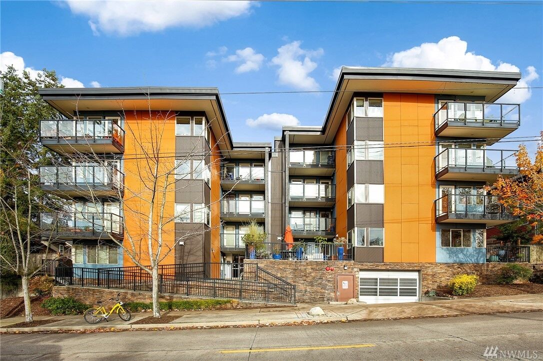 Property Photo:  120 NW 39th Street 104  WA 98107 