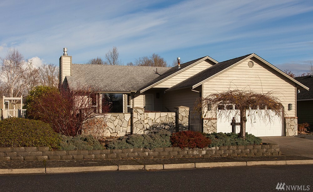 Property Photo:  2097 Oxford Ct  WA 98248 