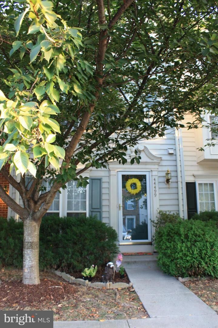 Property Photo: 44499 Potter Terrace VA 20147