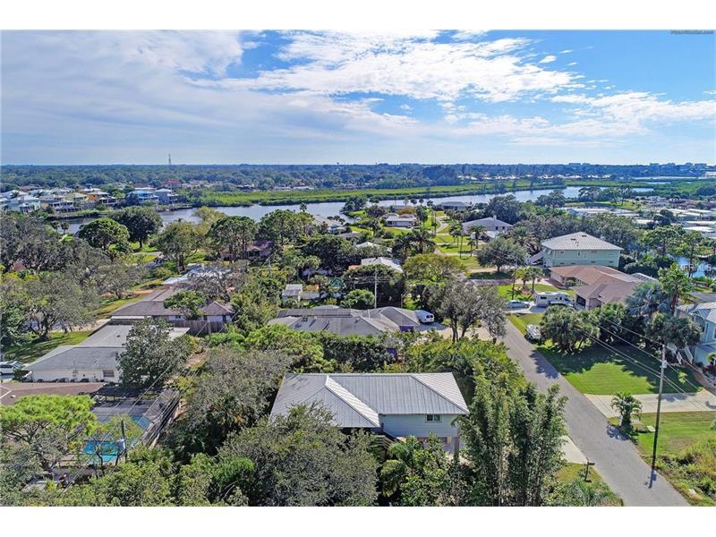 Property Photo:  912 Garland Avenue  FL 34275 