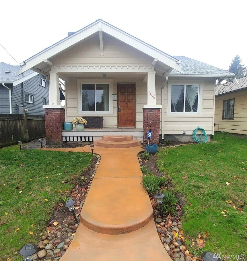 Property Photo:  1406 S Adams St  WA 98405 