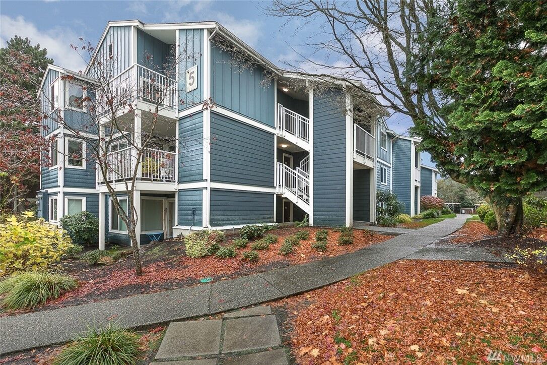 Property Photo:  300 N 130th Street 5302  WA 98133 