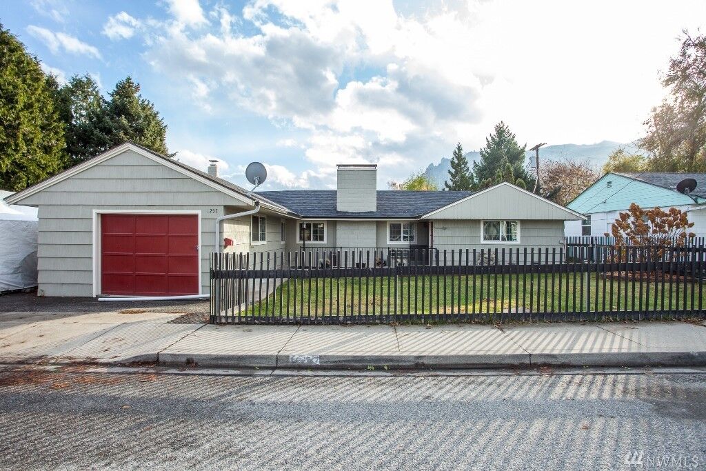 Property Photo:  1257 Cherry St  WA 98801