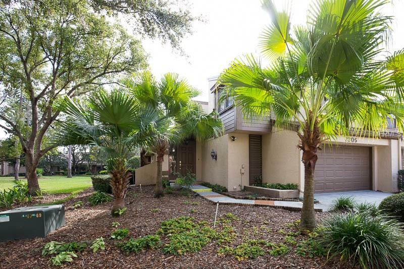 Property Photo:  2305 S Fairway Drive  FL 33566 