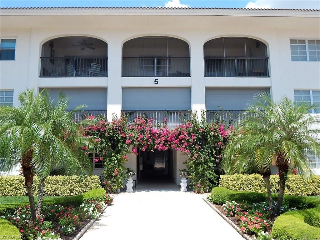 Property Photo: 5 High Point Cir 204 FL 34103
