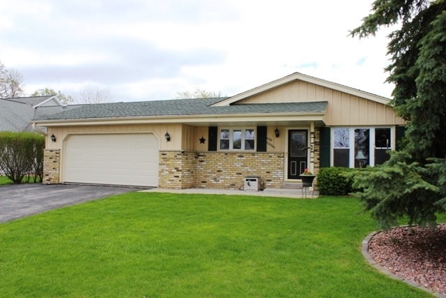 Property Photo: N170w20061 Willow Ridge Dr WI 53037