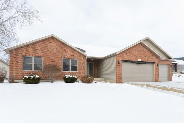 Property Photo:  907 Wells Drive  IL 60178 