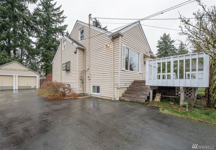 Property Photo: 1612 NE 169th Street WA 98155