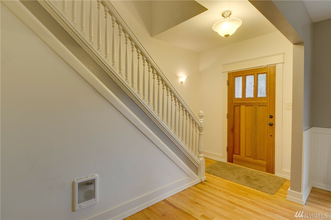 Property Photo:  2120 Hoyt Avenue  WA 98201 