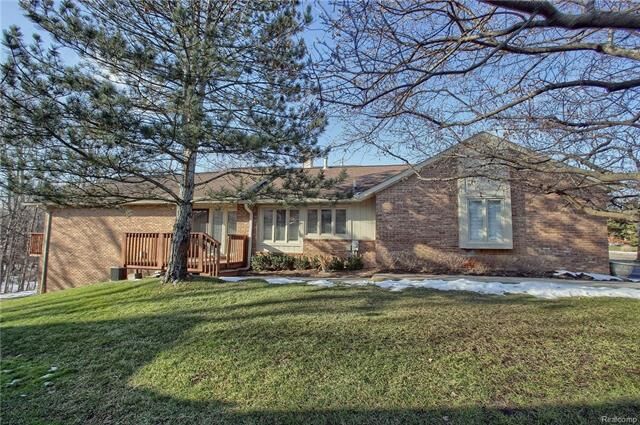 5515 Walnut Circle West  West Bloomfield Twp MI 48322 photo