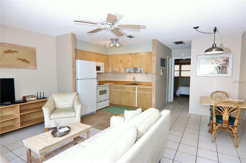 Property Photo:  525 Manatee Court 7  FL 34285 