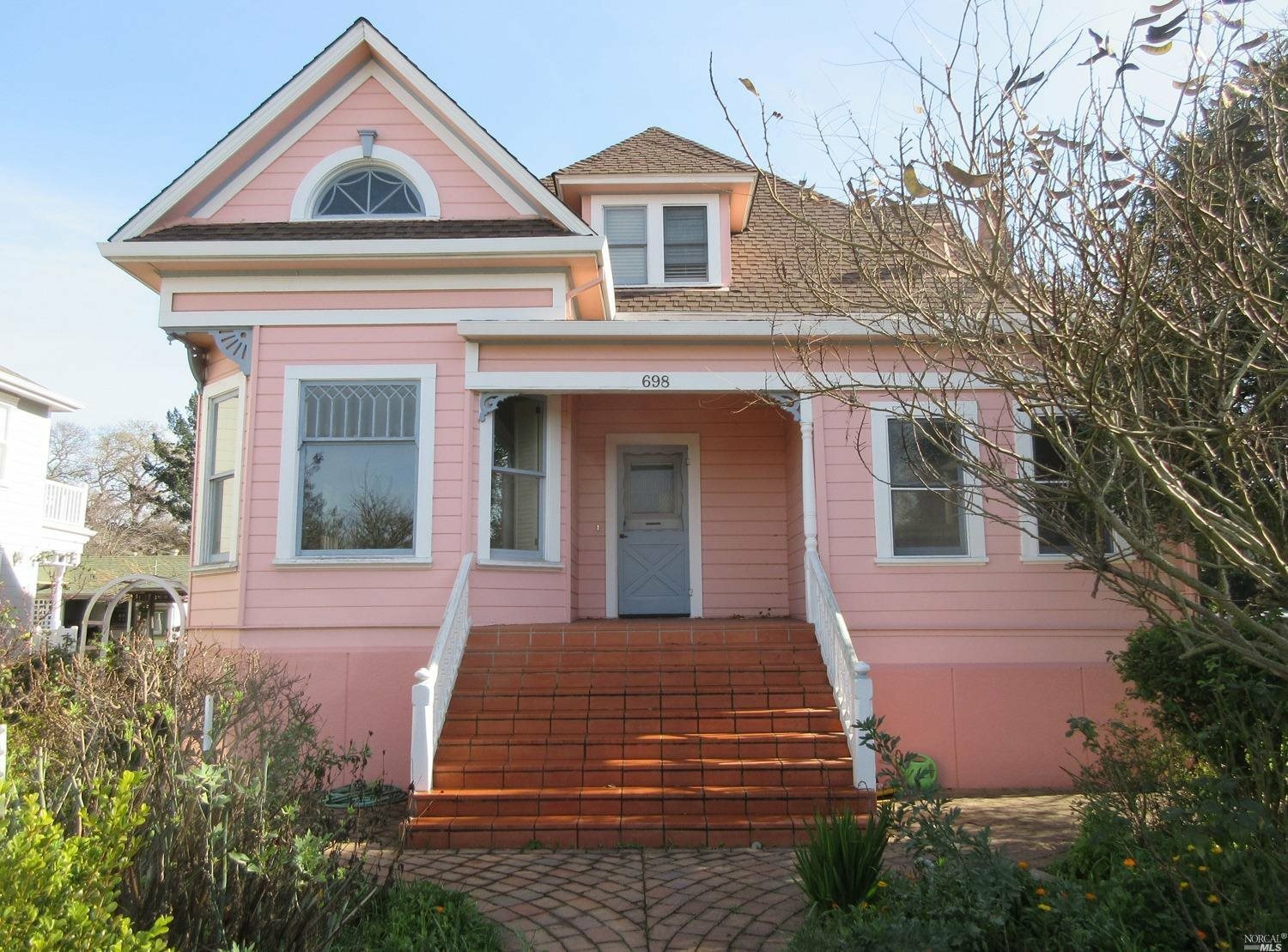 Property Photo:  698 Broadway Street 1, 2  CA 95476 