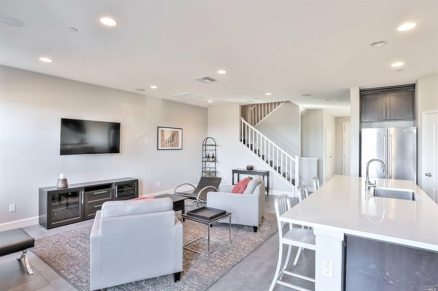Property Photo: 323 Jacquelyn Lane CA 94952