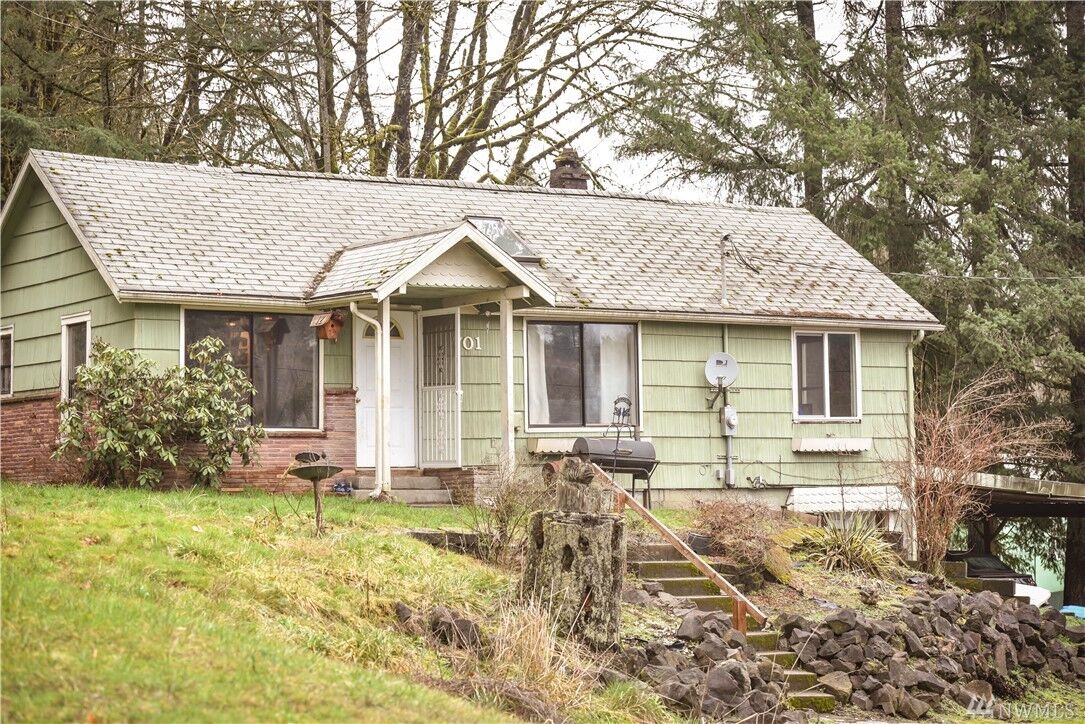 Property Photo:  701 NW Dexter Ave  WA 98596 