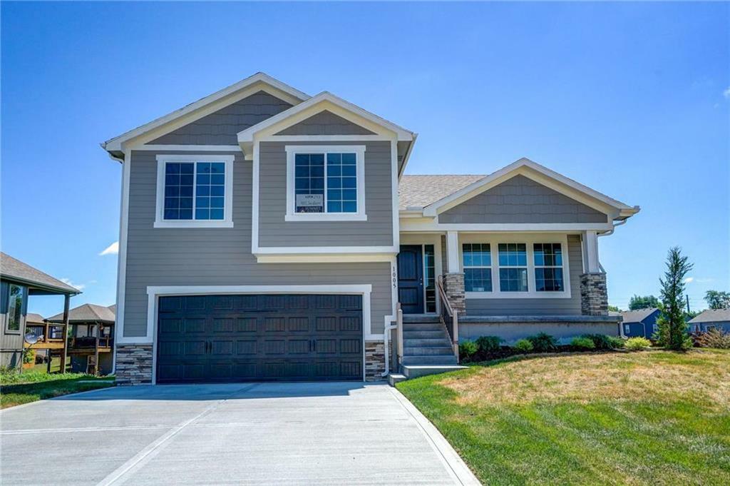Property Photo: 1005 SW Eagle Drive MO 64075