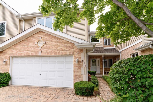 Property Photo: 1718 Park Ridge IL 60068