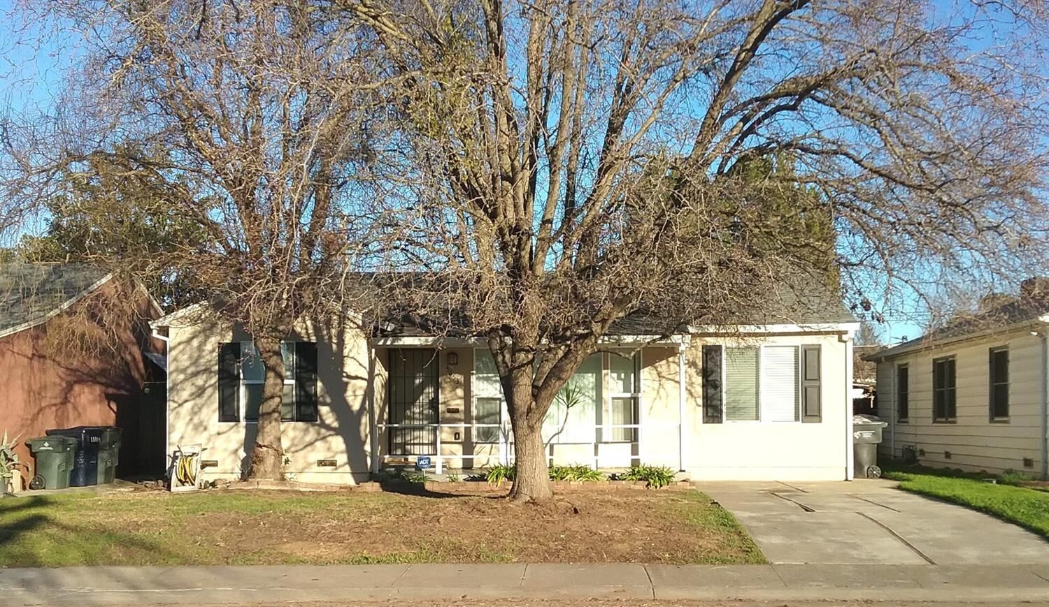 Property Photo: 5653 Helen Way CA 95822