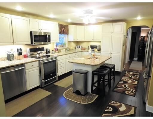 Property Photo:  3 Oak Ridge Rd  MA 01904 